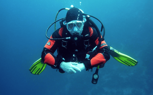 Scuba diving gear